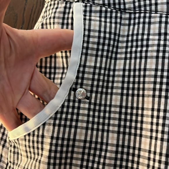 Izod black/ tan/ white checked skort with black undershorts. Size 10. - Picture 3 of 10